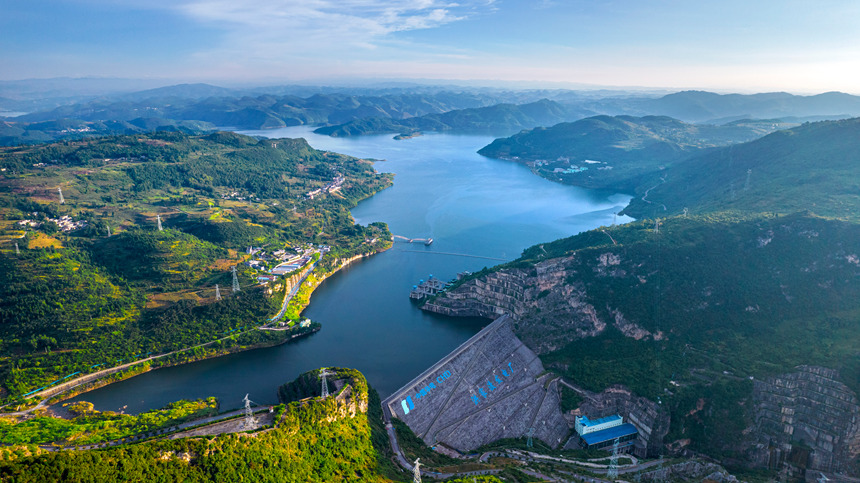 航拍的貴州省畢節市境內的洪家渡水電站。
