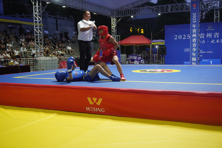 擂臺決賽對打。