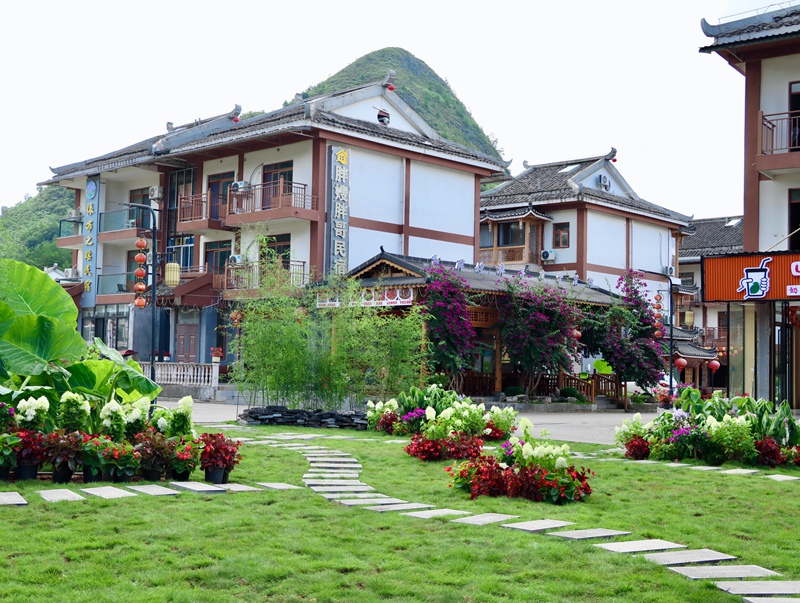 新街村打造景觀小品。