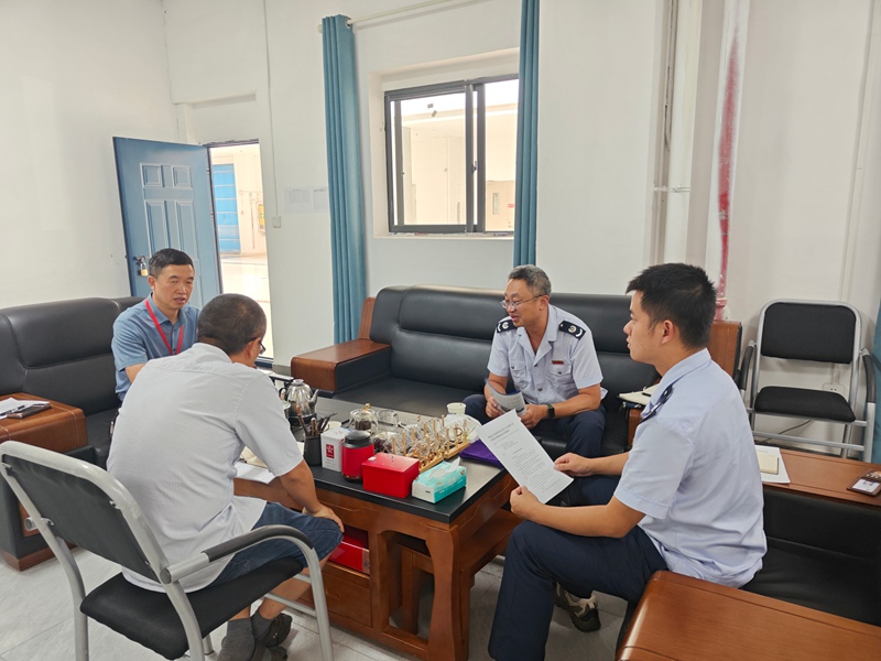 圖說：稅惠護航開學季，惠水縣稅務局主動走進黔南州中德技工學校，開展稅收優惠政策輔導，助力學校將政策紅利轉化為辦學動力。