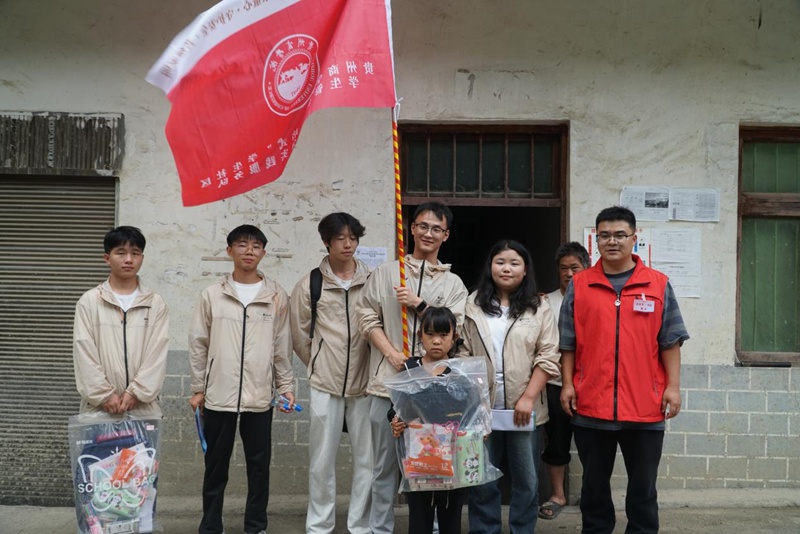 貴州商學院社會實踐服務隊深入六盤水開展暑期社會實踐活動。