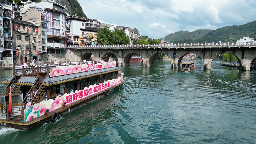 黔東南鎮遠古城七夕上演千年之戀。