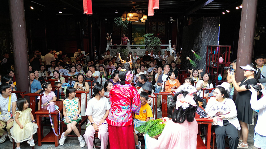 黔東南鎮遠古城七夕上演千年之戀。