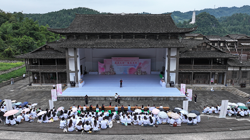 遵義市2025年“我們的節日·七夕”暨“愛在工會·緣來是你”單身青年職工聯誼新時代文明實踐活動現場。王世海攝