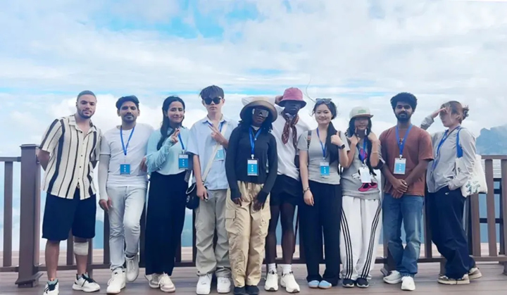 登頂梵凈山。