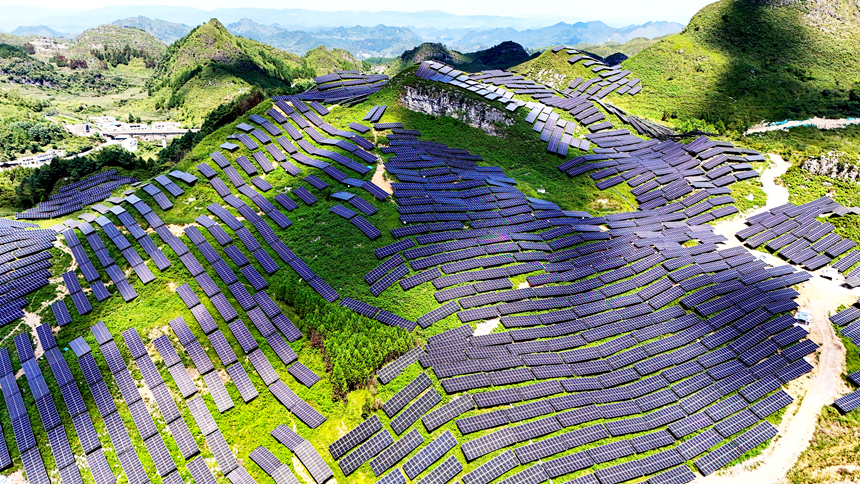航拍水城百萬千瓦級新能源基地光伏項目。郵儲銀行貴州省分行供圖