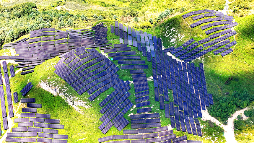 航拍水城百萬千瓦級新能源基地光伏項目。郵儲銀行貴州省分行供圖