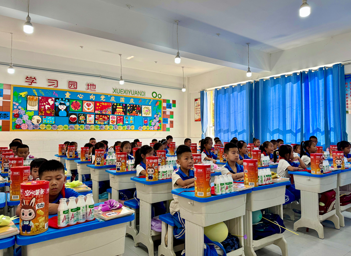 平壩實驗小學迎來開學第一天。