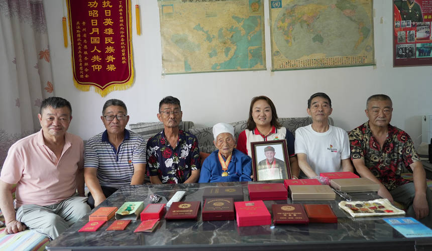 時念英一家的全家福。