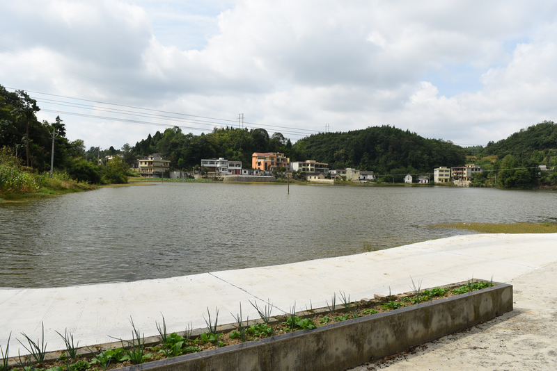 2025年9月4日，貴州省黔西市甘棠鎮大錫社區林角塘修復好的道路。