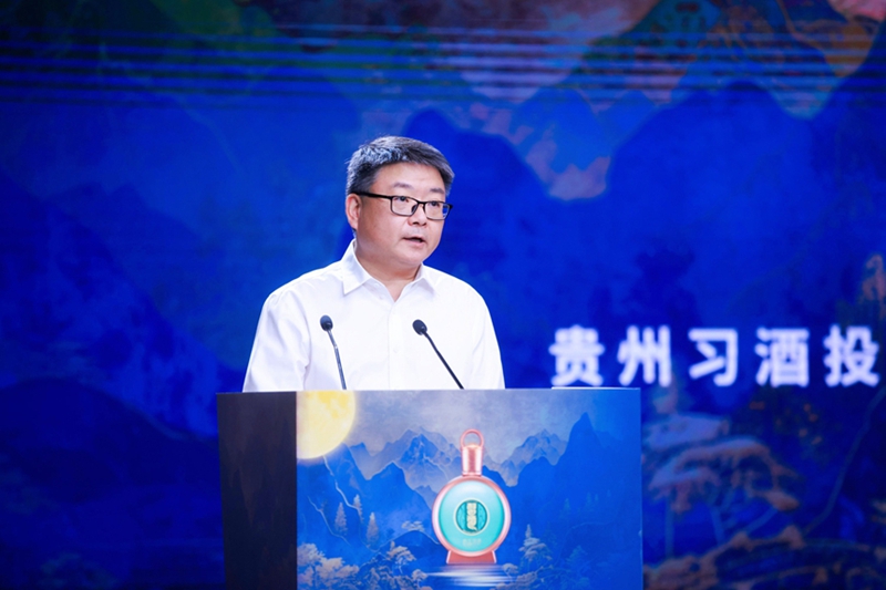 習酒集團黨委副書記、副董事長、總經理萬波致辭。彭蕓熙攝