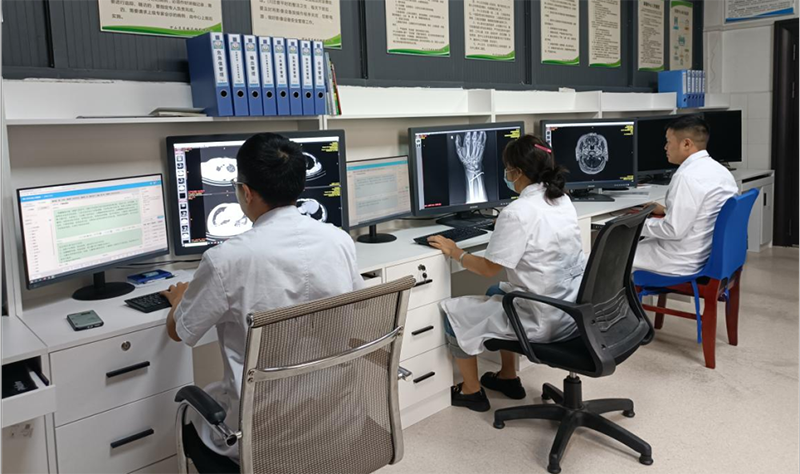 萬山區人民醫院遠程影像診斷中心。