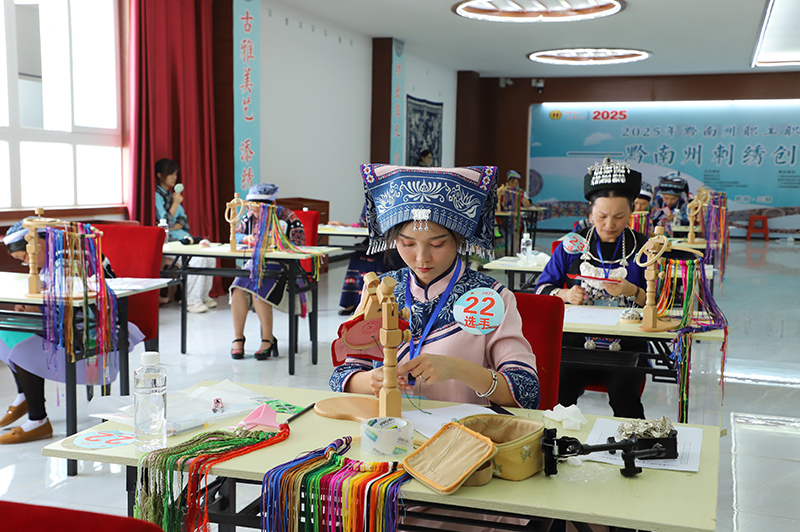 刺繡能手齊聚一堂。