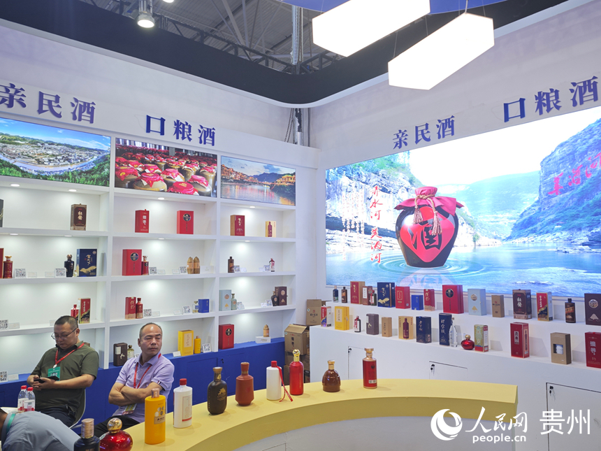 仁懷產區“親民酒·口糧酒”展區一隅。人民網 黃小桃攝