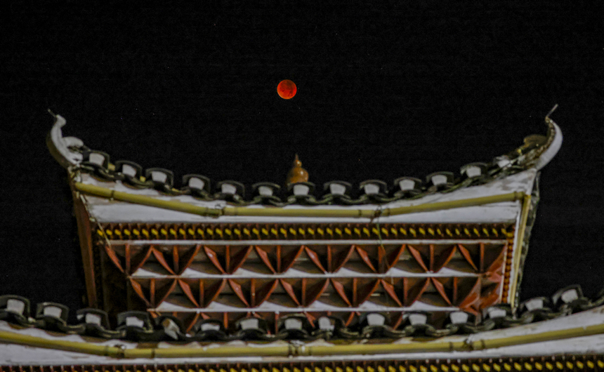 2025年9月8日，貴州省銅仁市玉屏侗族自治縣上空的月食景象。 