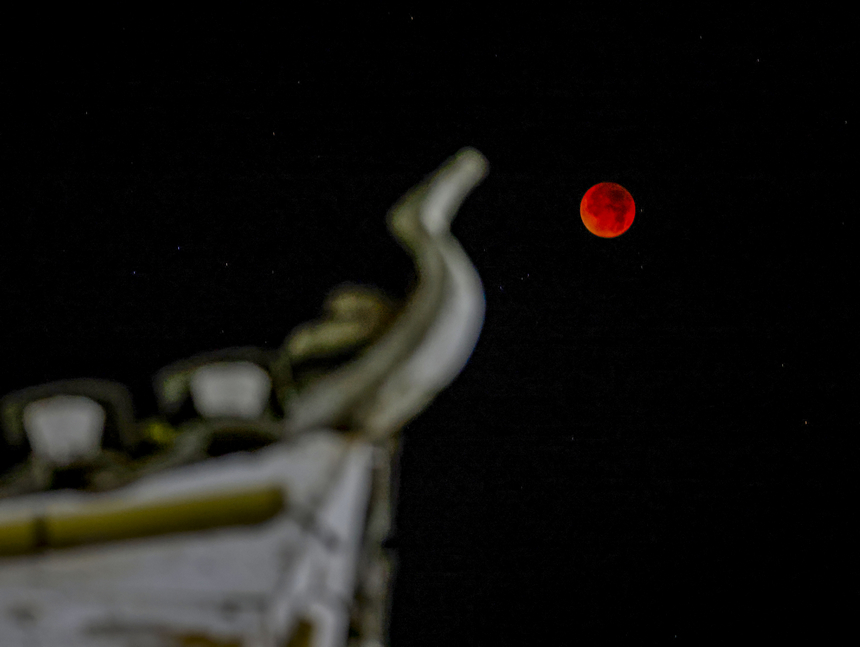 2025年9月8日，貴州省銅仁市玉屏侗族自治縣上空的月食景象。 