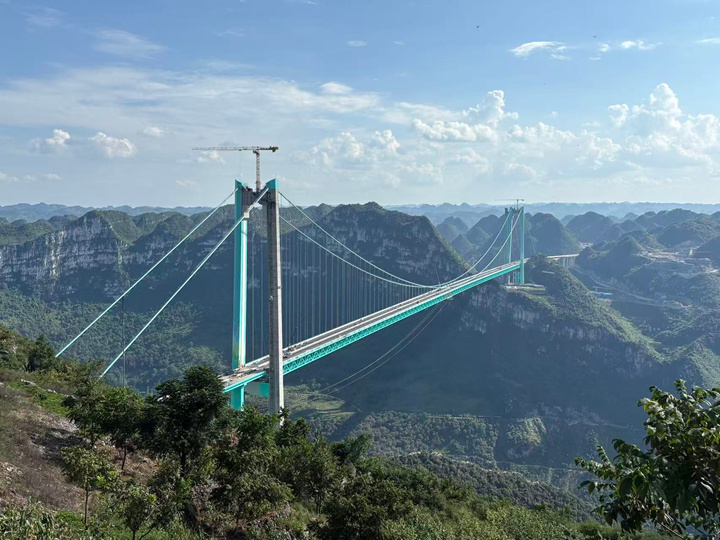 圖為左看花江峽谷大橋。