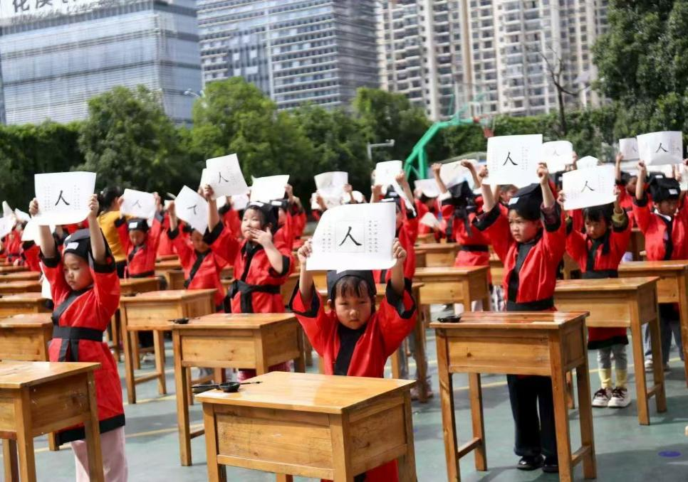 花溪區陽光小學一年級社會實踐活動。