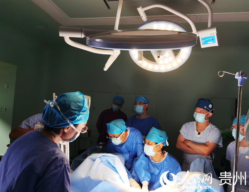 術前準備。人民網記者 王秀芳攝