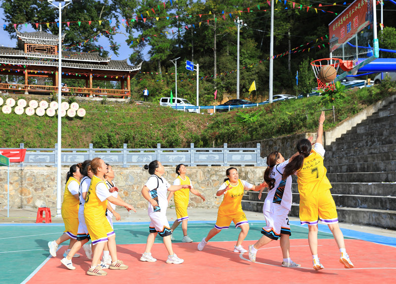 劍河縣高壩村趕歌節姑媽籃球賽活動現場。聶晶梅 攝