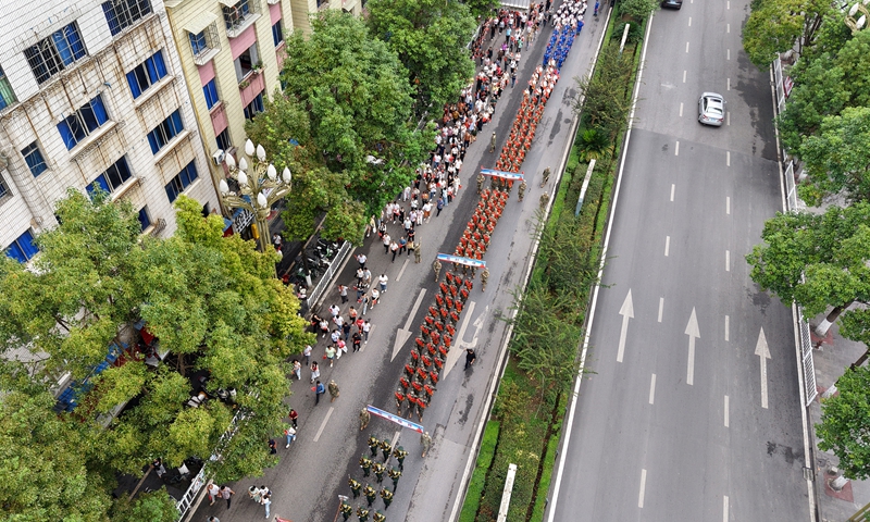 3、巡游。 陳桂良攝.JPG