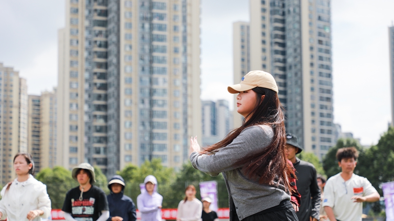 主題曲《足夠爽》節目彩排現場。