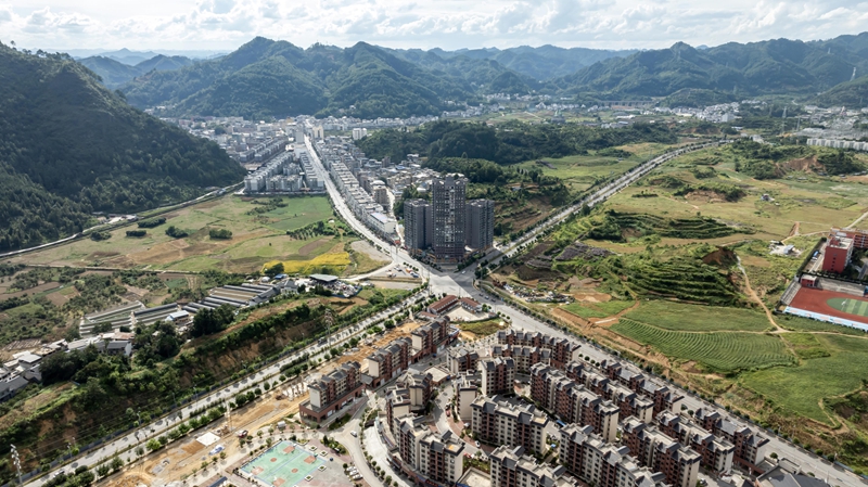 2025年9月18日拍攝的位于貴州省黔南布依族苗族自治州羅甸縣邊陽鎮的公路。