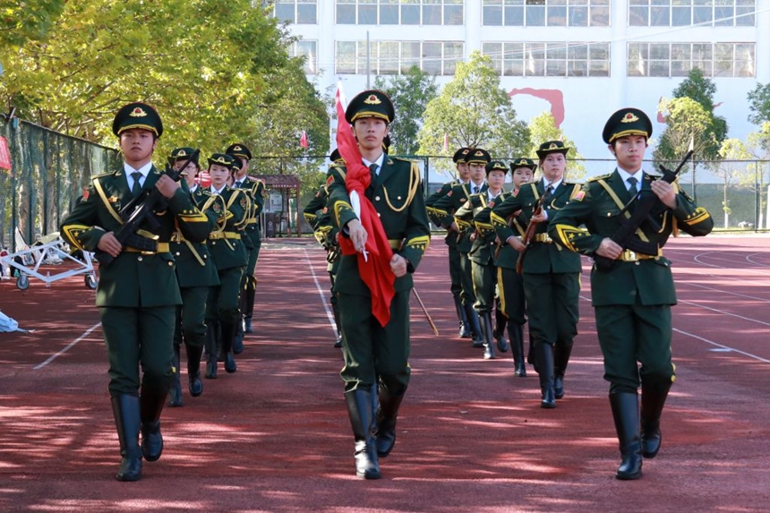 凱里學院舉行2025級新生開學典禮暨軍訓動員大會。