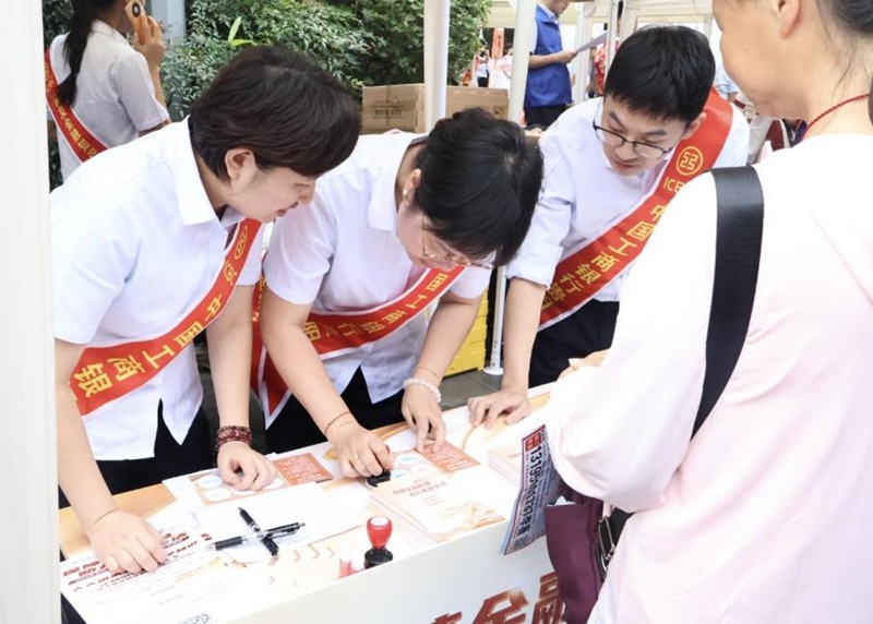 3 圖為開展金融教育宣傳周活動