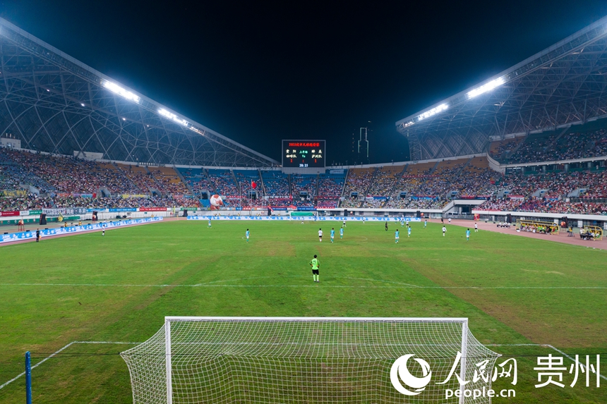 2025城市足球邀請賽比賽現場。人民網記者 涂敏攝