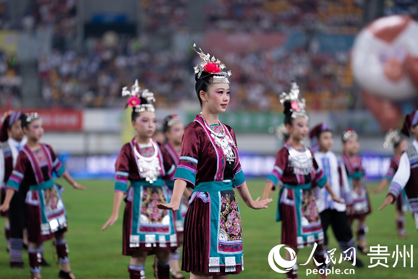 中場休息時的特色文化展示。人民網記者 涂敏攝
