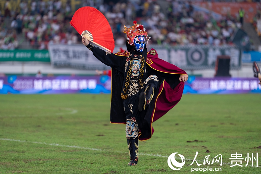 中場休息時的特色文化展示。人民網記者 涂敏攝