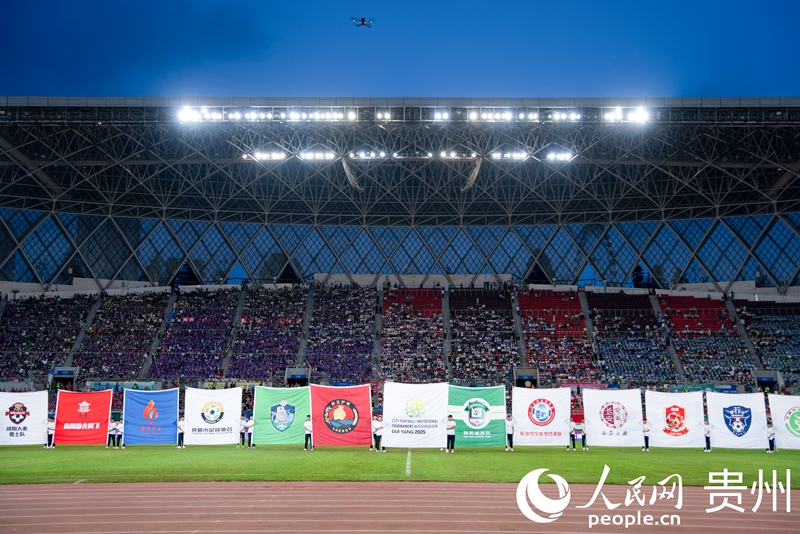 2025城市足球邀請賽開幕賽現場。人民網記者 涂敏攝