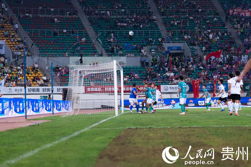 2025城市足球邀請賽開幕賽現場。人民網記者 涂敏攝