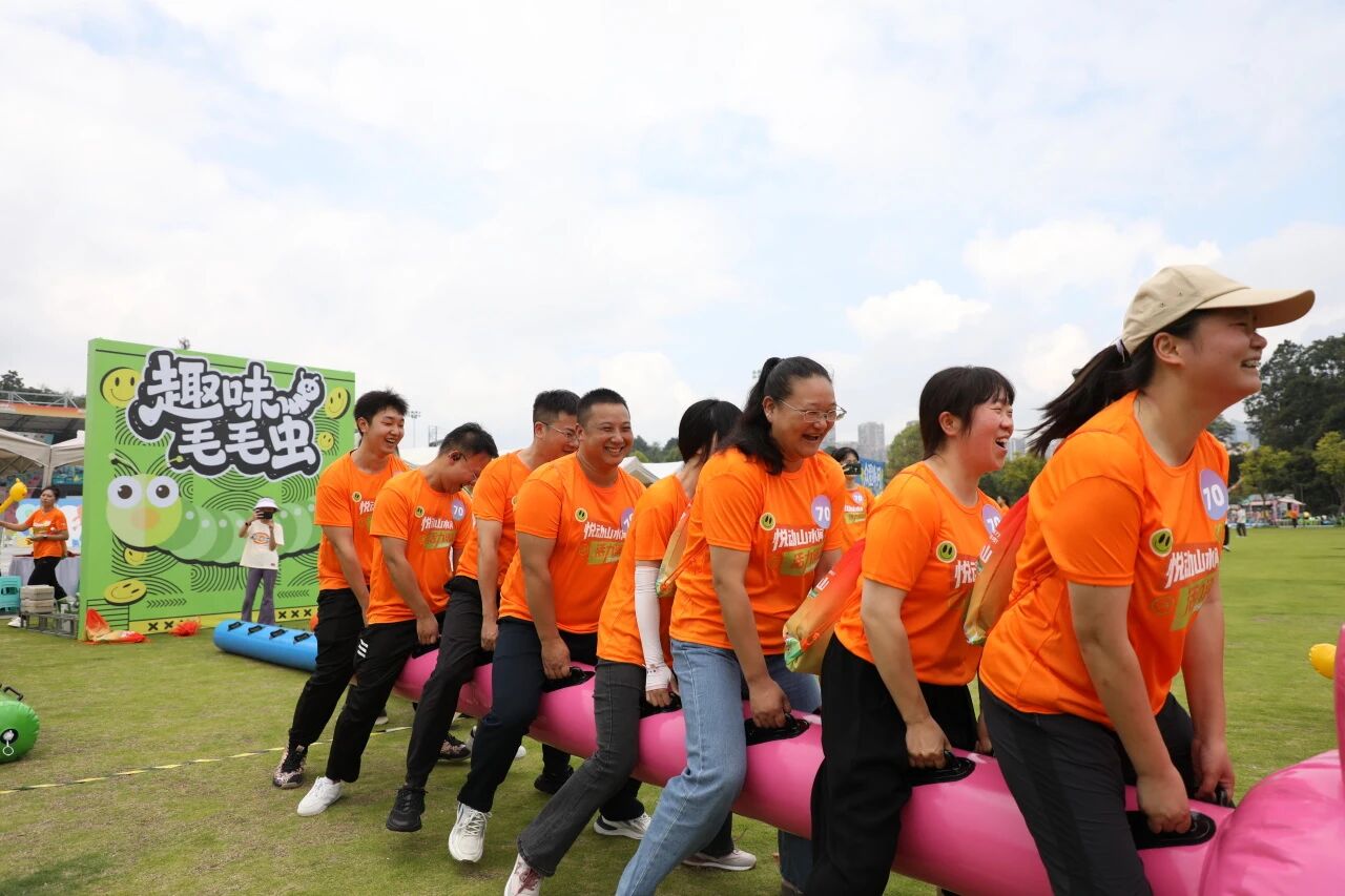 大家參與趣味比賽。觀山湖區融媒體中心供圖