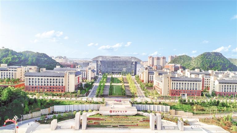 貴州師范大學東區南大門。