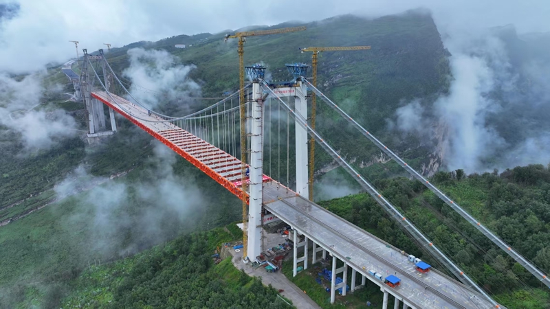 建設中的天門特大橋。