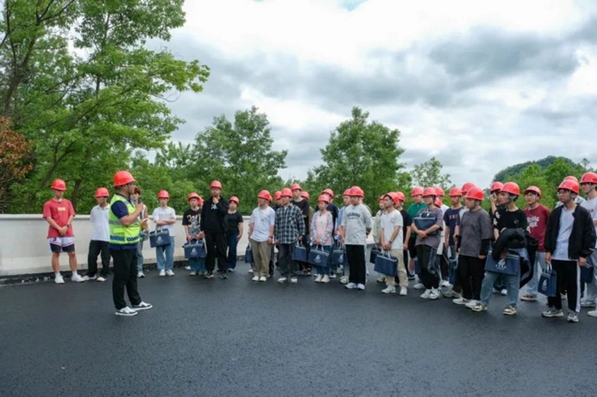 現場教學培訓。貴州交通職業大學供圖