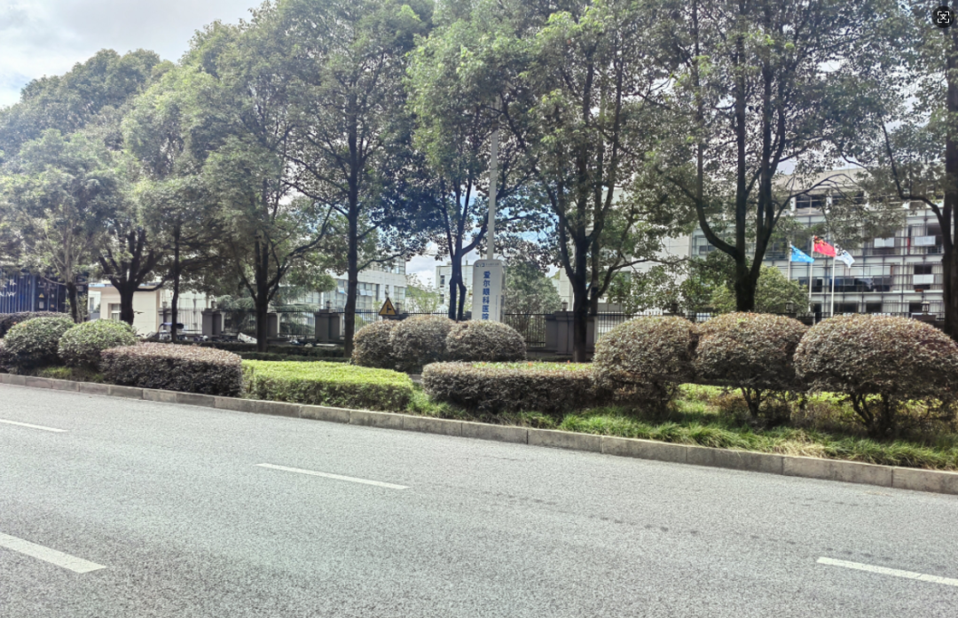 西秀區園林局開展秋季綠化管護工作。