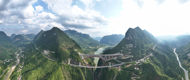 納晴高速烏蒙山大橋。