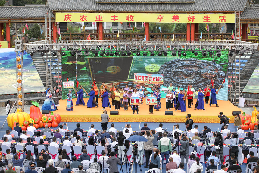 貴定縣昌明鎮產業發展成果展示。石銀超攝