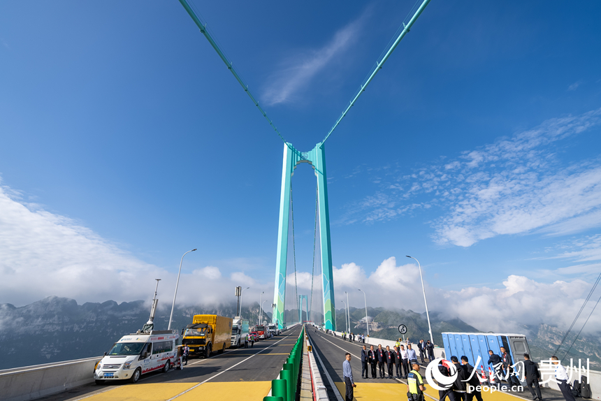 花江峽谷大橋通車儀式現場。人民網記者 涂敏攝