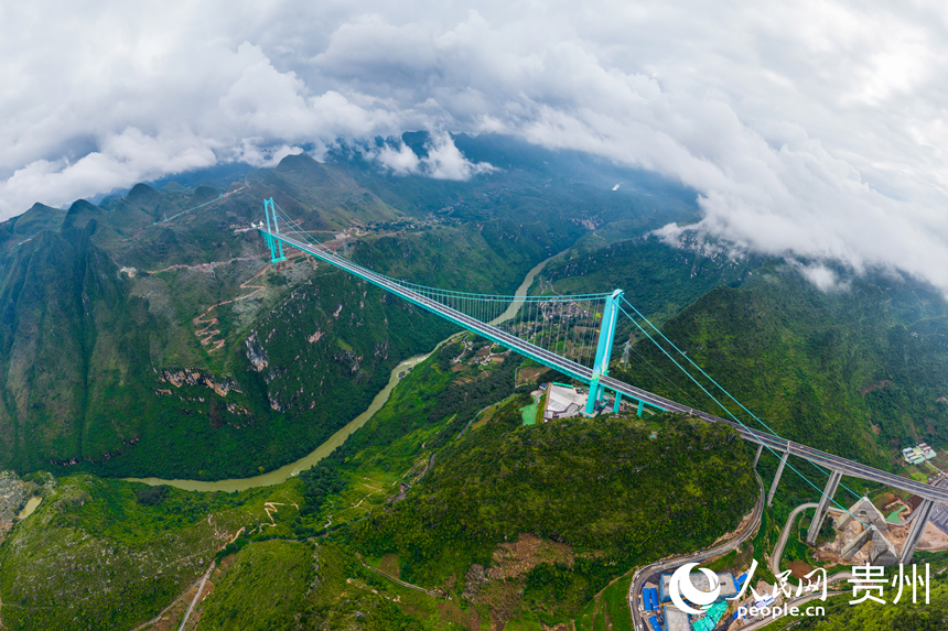 7 航拍“橫豎”都是世界第一的花江峽谷大橋。人民網記者 涂敏攝