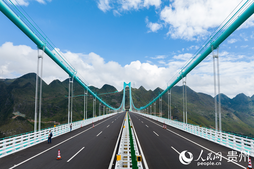 9 航拍“橫豎”都是世界第一的花江峽谷大橋。人民網記者 涂敏攝