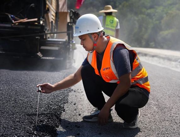 皮慶柏：十三年堅守，在公路一線書寫擔當