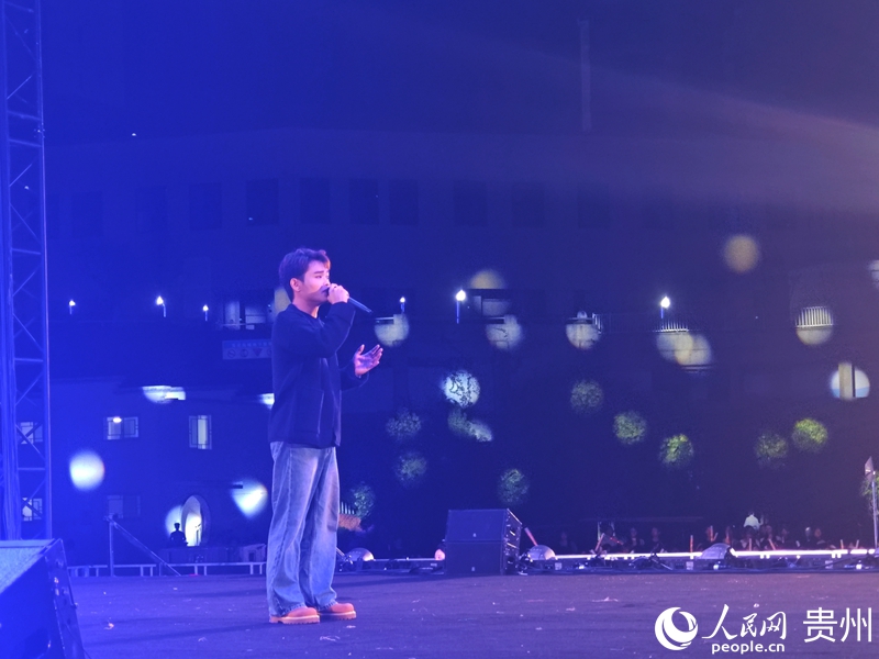 歌曲串燒《后來》。人民網 黃小桃攝.jpg