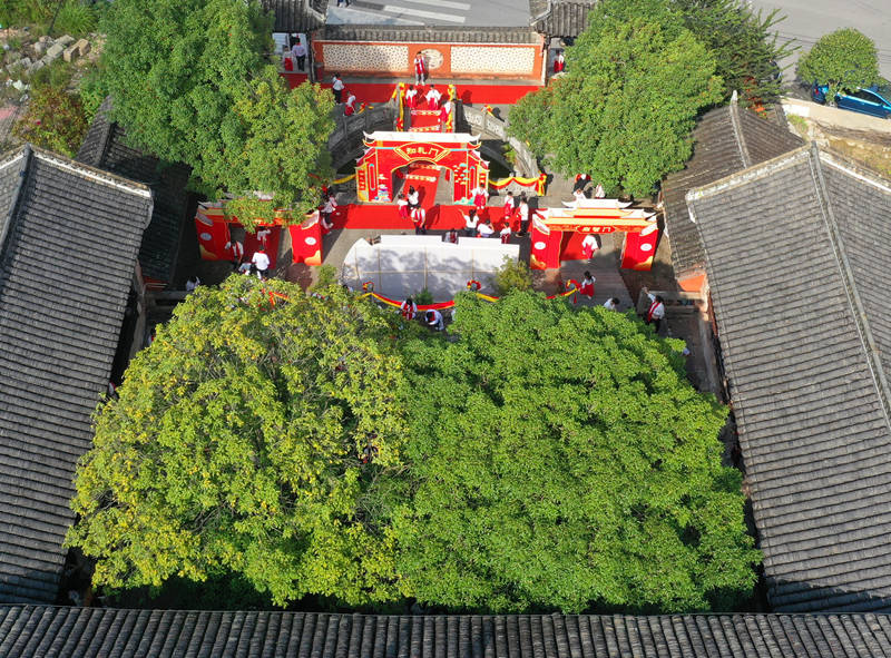 在彌漫著淡淡的花香和濃濃的文化氣息的石阡古文廟。王超攝