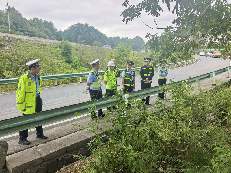 1 、聯合“一路三方”開展節前排查。.jpg