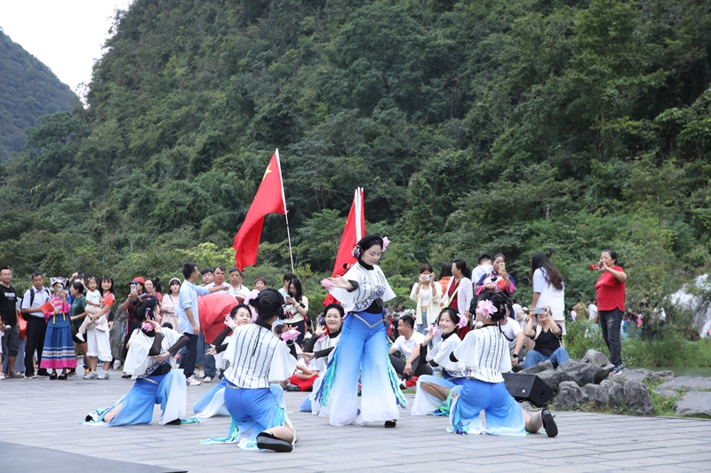 1 圖為景區活動表演.JPG