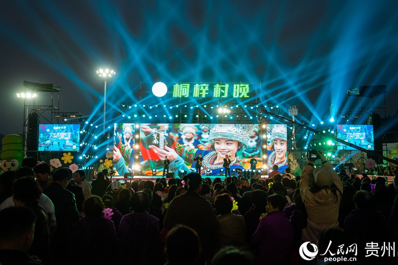 “村晚”現場。人民網 陽茜攝